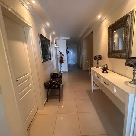 Апартаменти Resident Gold Bau 3 *